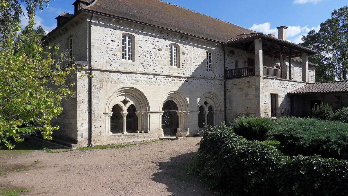 Abbaye Saint-Gilbert de Neuffontaines de Saint-Didier-la-Forêt