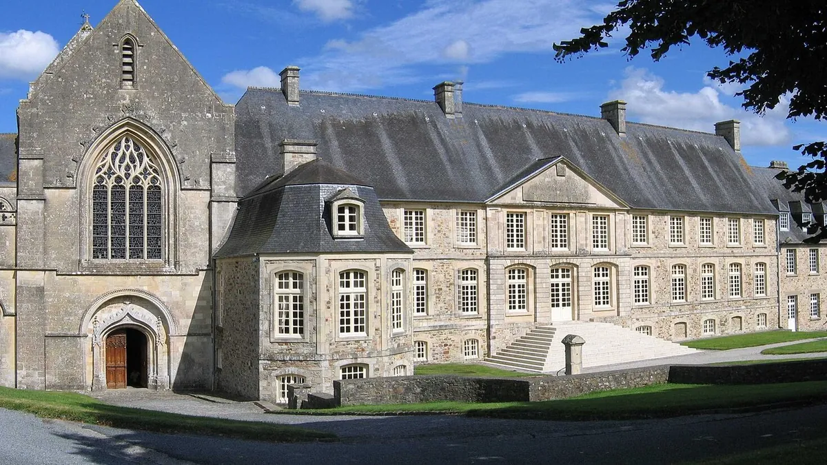 Ancienne abbaye Sainte-Marie-Madeleine-Postel de Saint-Sauveur-le-Vicomte