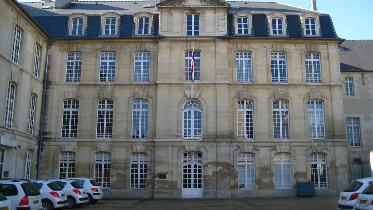Ancien couvent de la Visitation et ancienne caserne de cavalerie de Caen