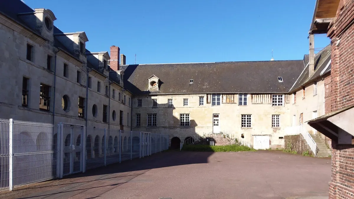 Ancien couvent des Augustines, école de musique d'Orbec