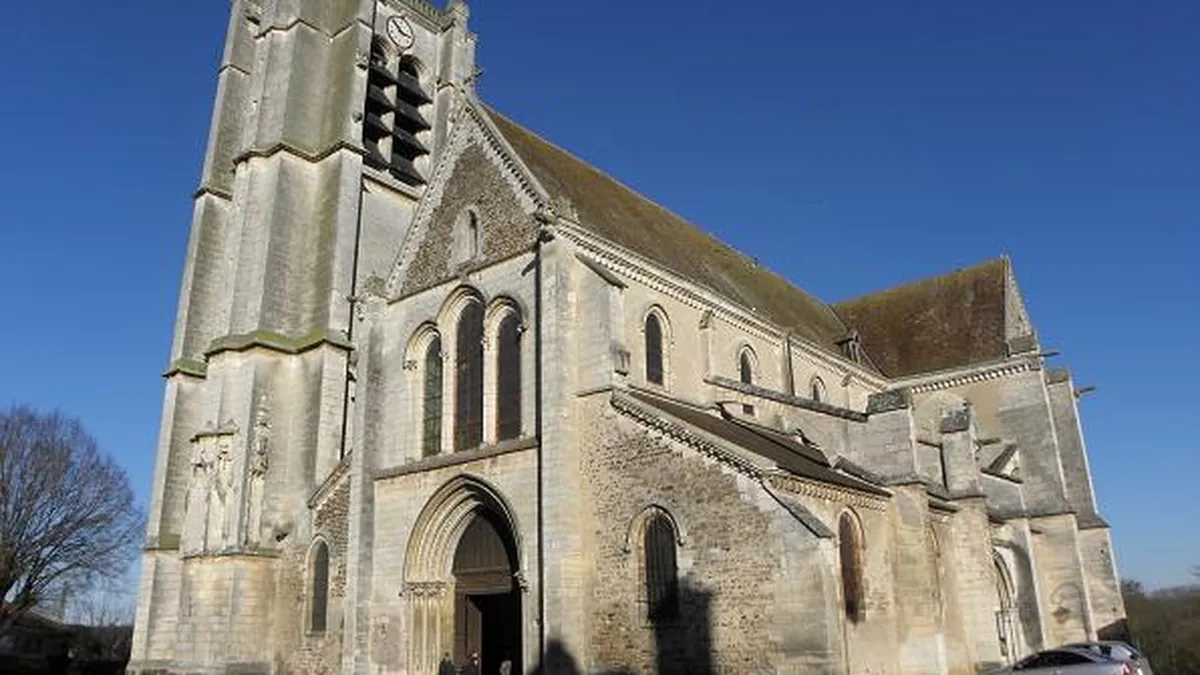 Église Saint-Pierre appelée aussi église collégiale Saint-Pierre d'Appoigny
