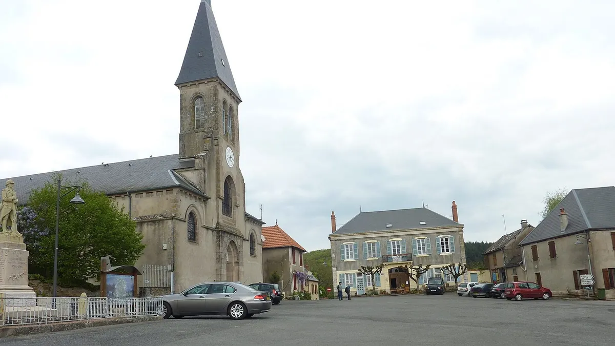 Église Saint-Pierre de Larochemillay