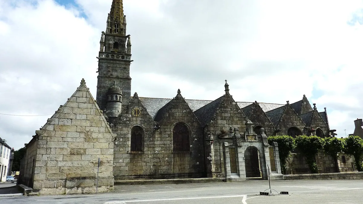 Église Saint-Pierre et chapelle funéraire de Pleyber-Christ