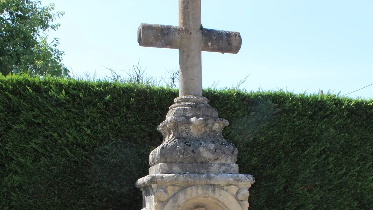Croix-Oratoire (à l'exclusion de la croix elle-même plus récente) de Chaumercenne