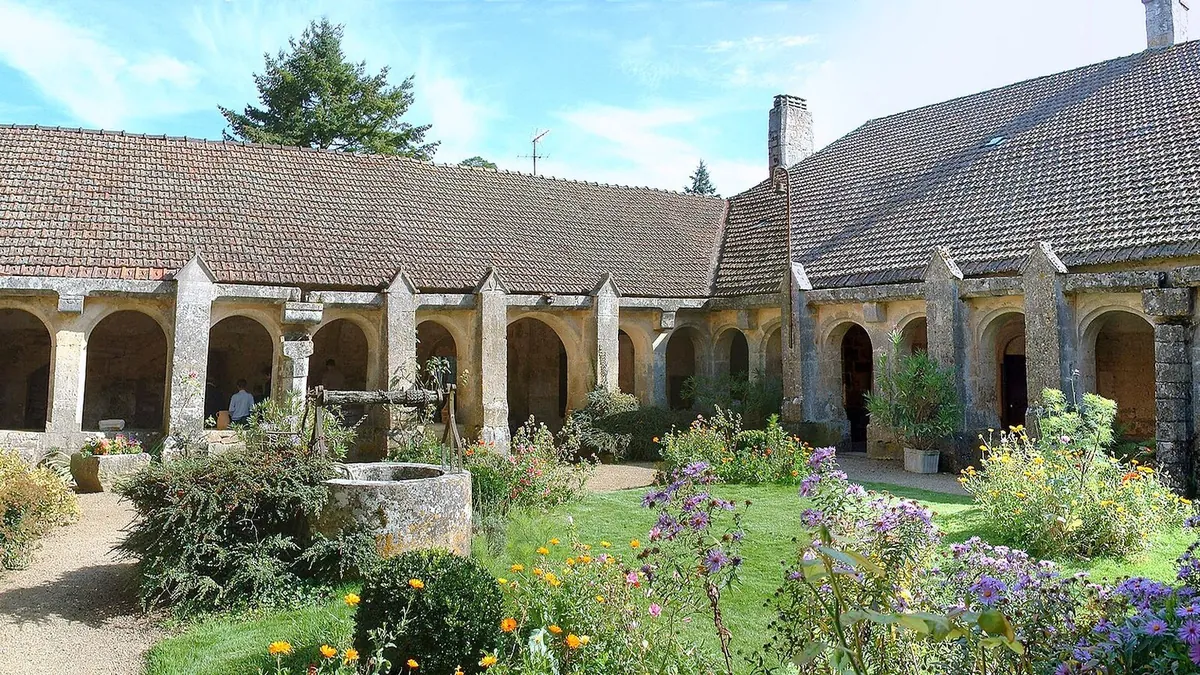 Prieuré de Vausse de Châtel-Gérard